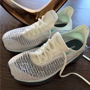 Saucony Endorphin Elite 2